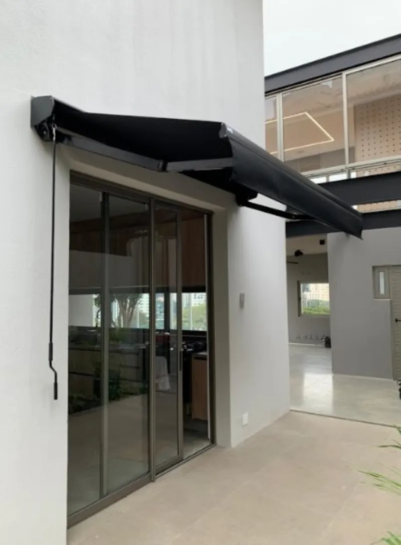 Toldo articulado com acabamento premium