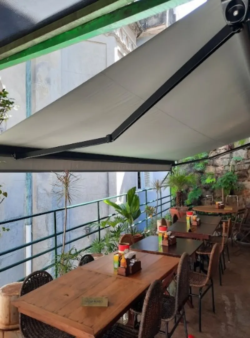 Toldo articulado para área gourmet
