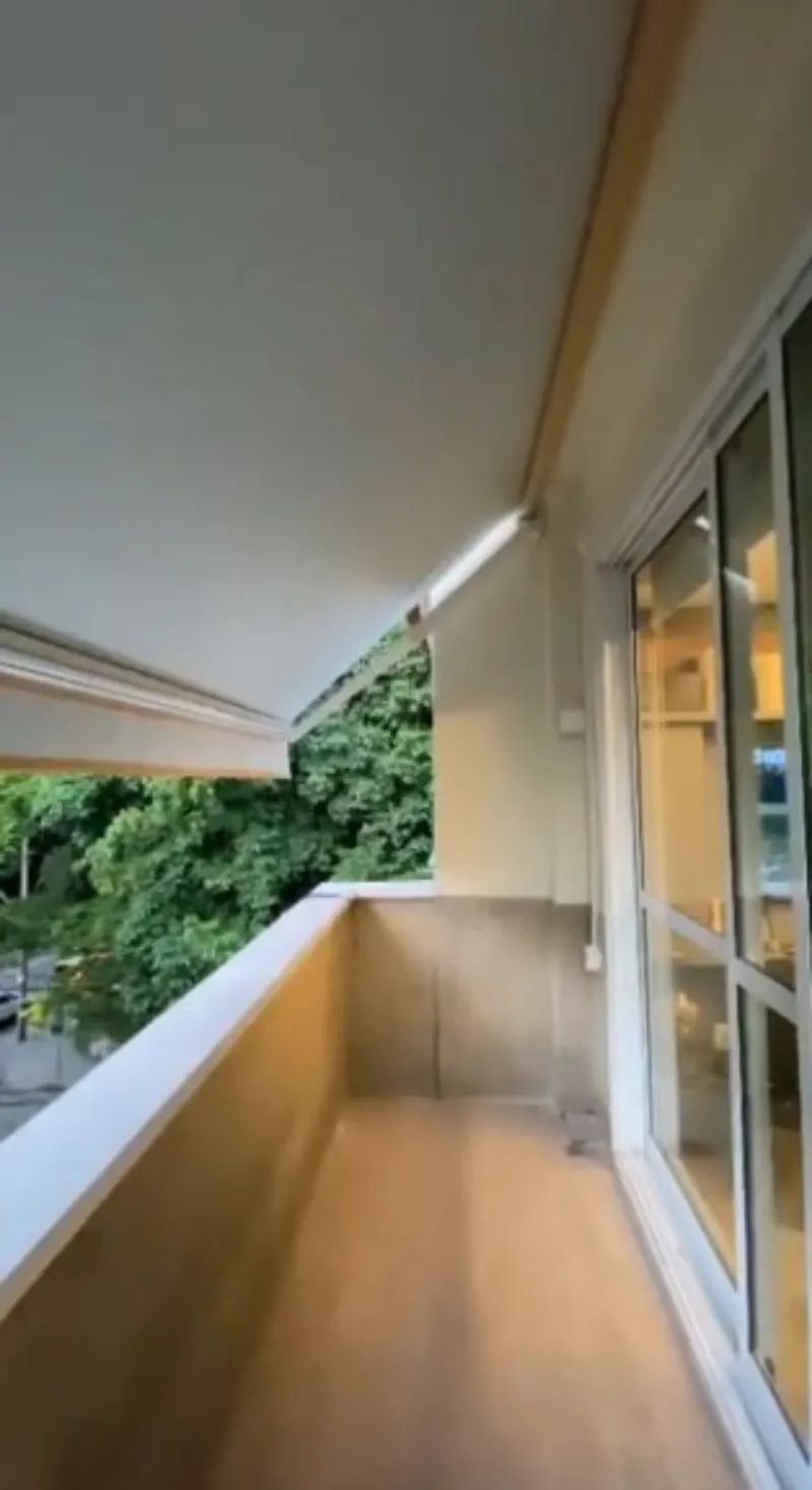 Toldo articulado motorizado