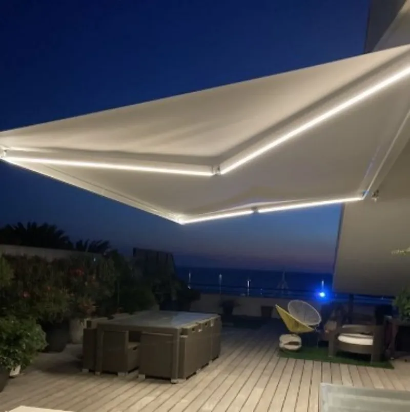 Toldo articulado com proteção solar