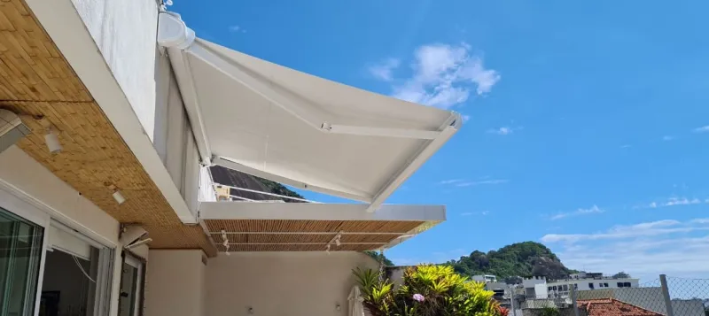 Toldo com braço articulado