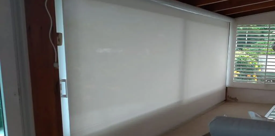 CORTINAS & PERSIANAS